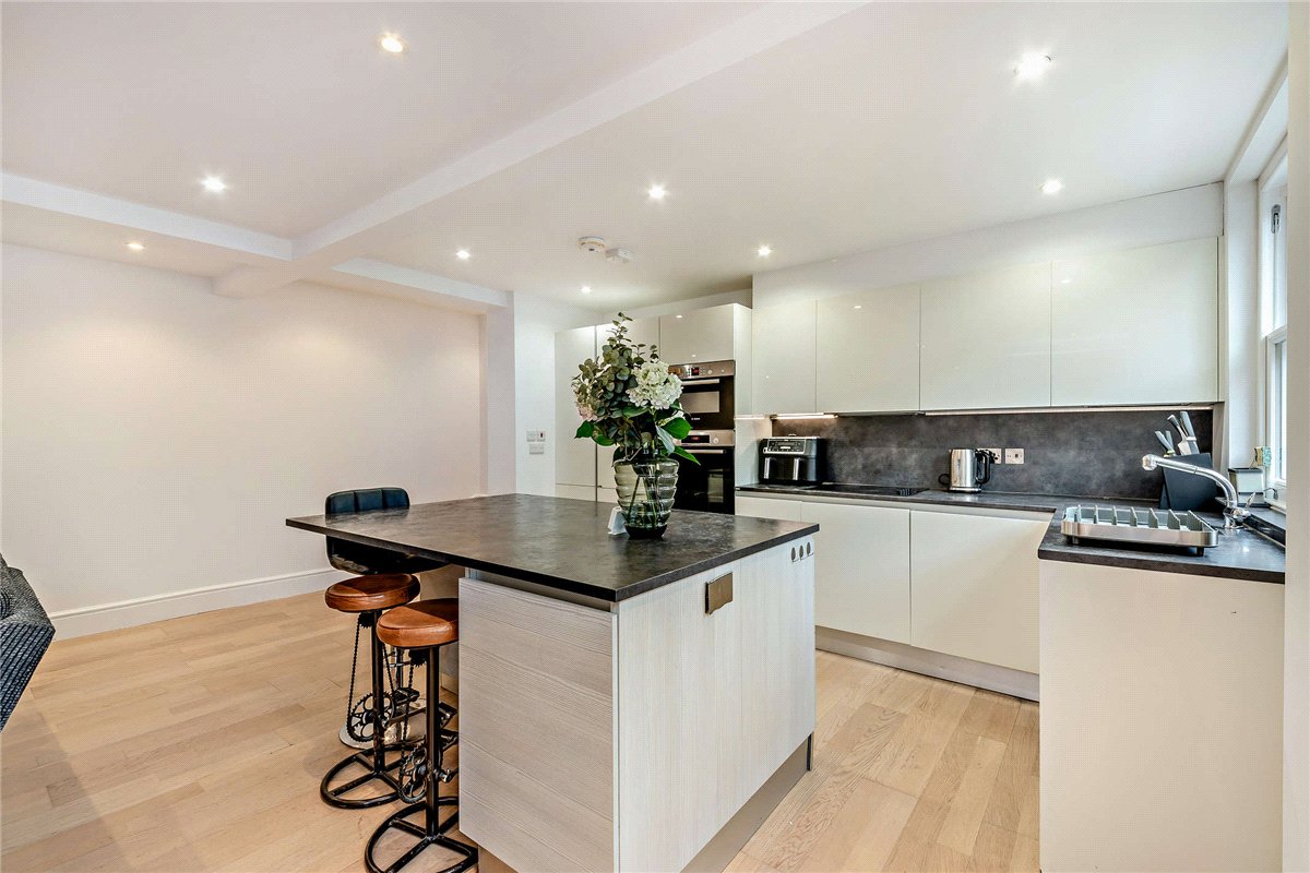 2 bedroom Flat, Northbrook Street, Newbury, RG14 - Available, Image 7