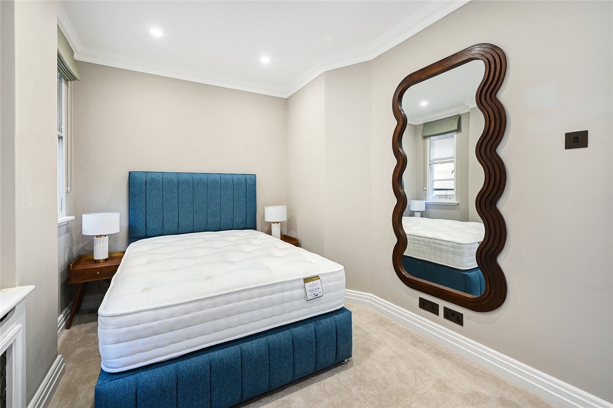 3 bedroom Flat, Grosvenor Square, Mayfair, W1K - Available, Image 12