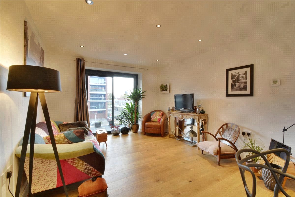 1 bedroom Flat, Racecourse Road, Newbury, RG14 - Available, Image 2