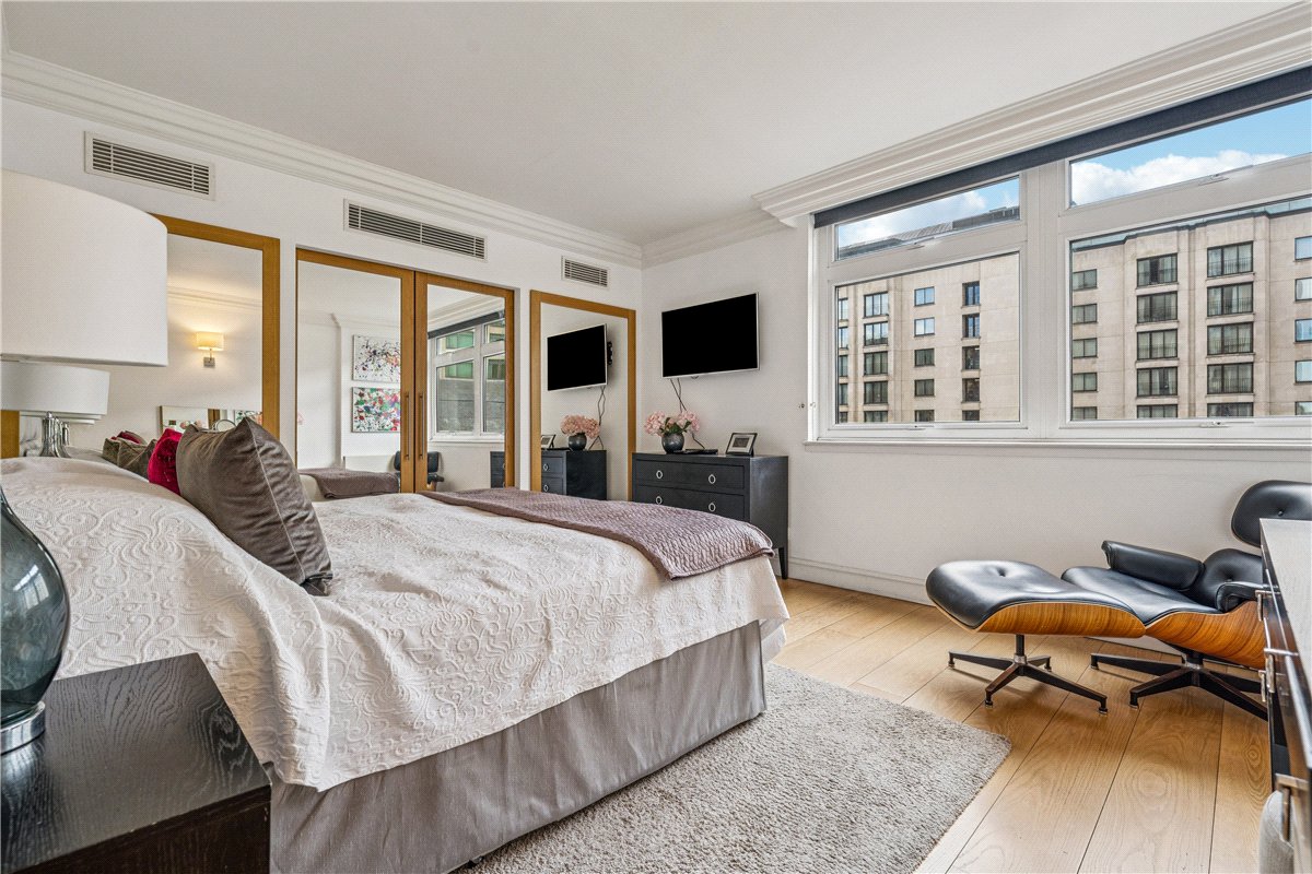 3 bedroom Flat, Park Towers, 2 Brick Street, W1J - Available, Image 5
