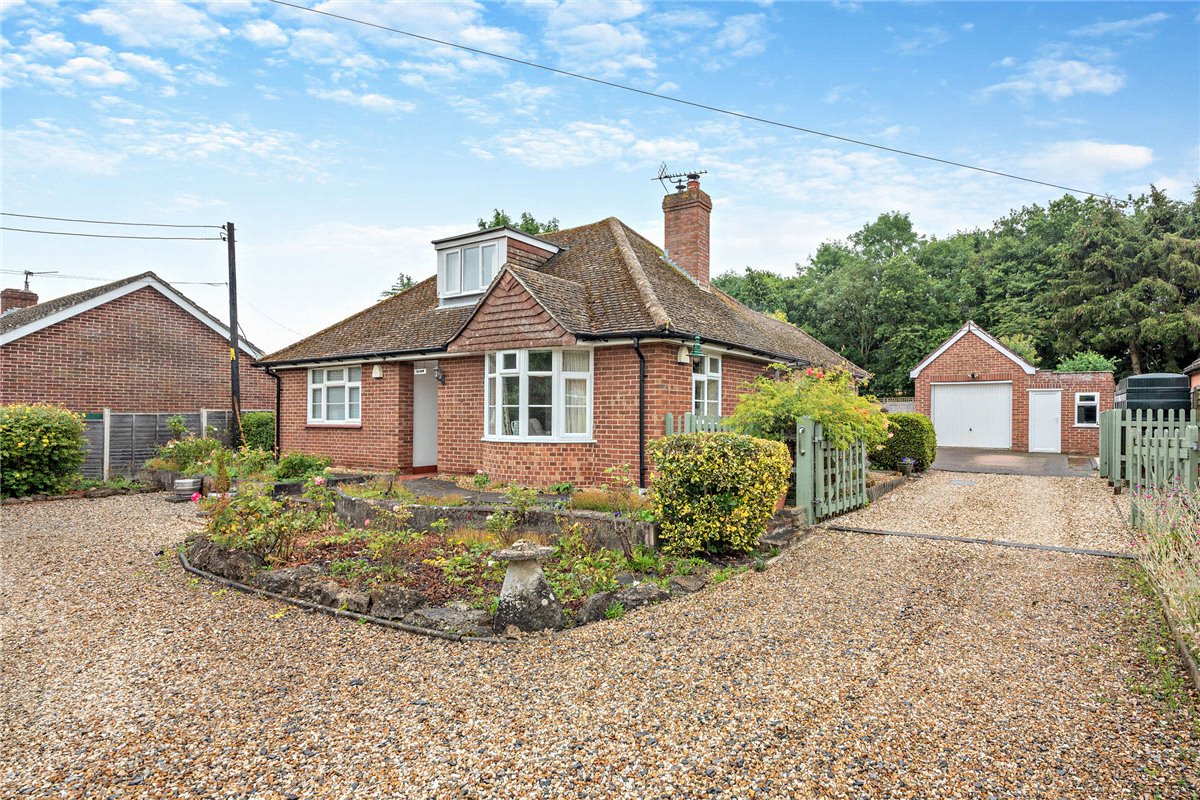 3 bedroom Bungalow, Long Lane, Hermitage, RG18 - Available