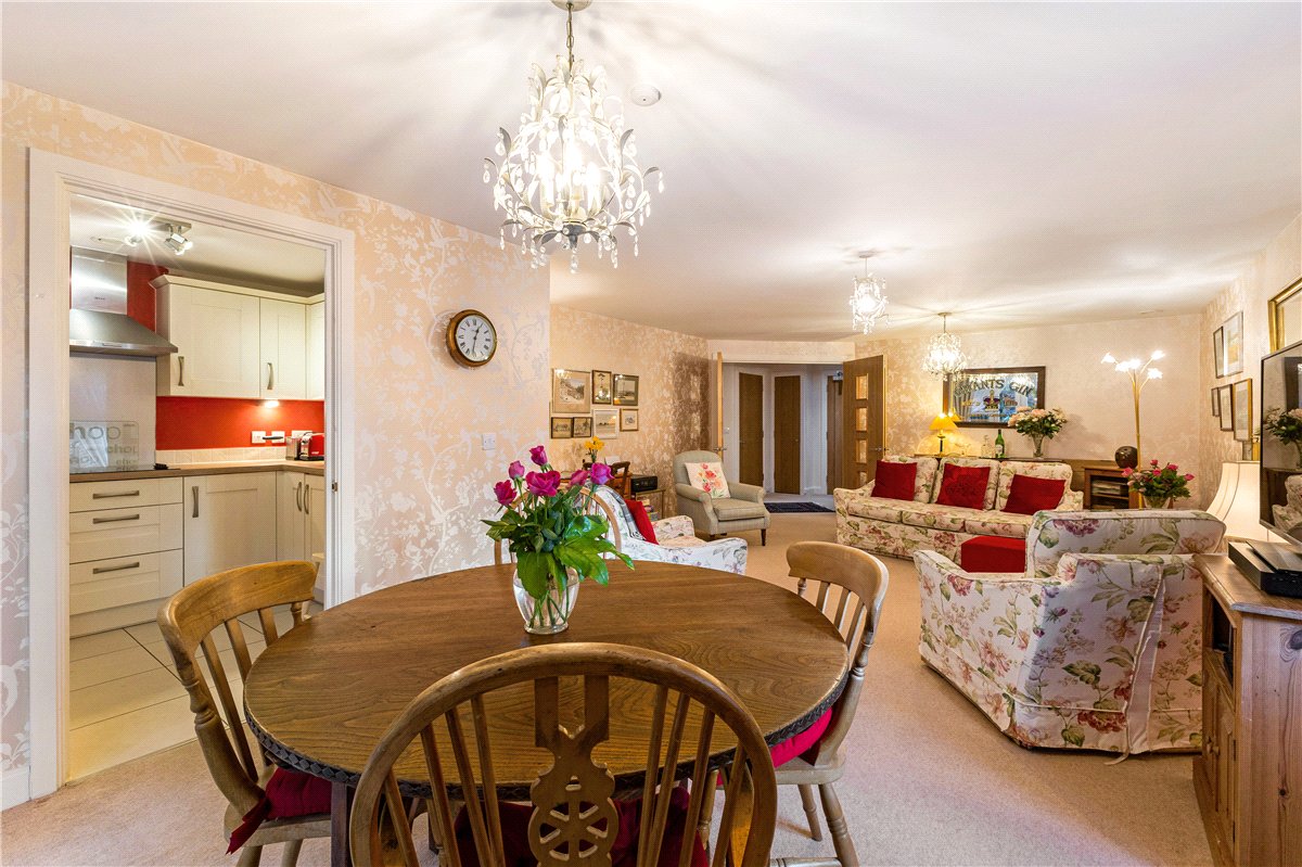 2 bedroom Flat, Granham Close, Marlborough, SN8 - Available, Image 7