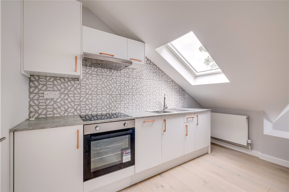 1 bedroom Flat, Chiswick High Road, London, W4 - Available