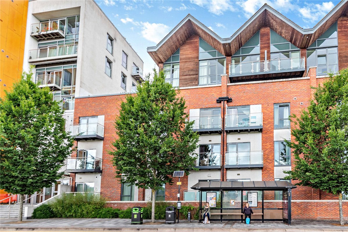 1 bedroom Flat, Park Way, Newbury, RG14 - 