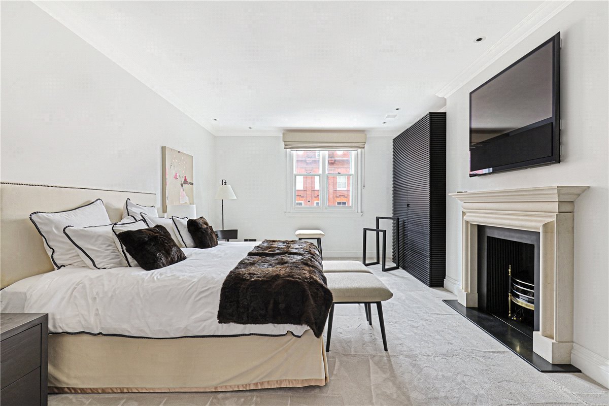 3 bedroom Flat, Pont Street, Knightsbridge, SW1X - Available, Image 25