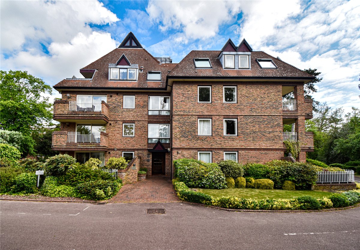 3 bedroom Flat, The Oasthouse, Pinehurst South, CB3 - 