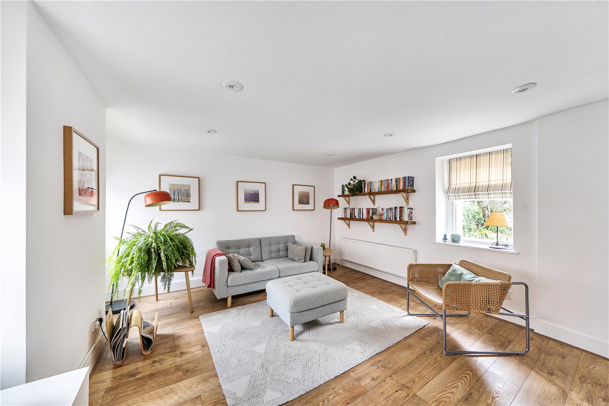 1 bedroom House, Prior Park Road, Bath, BA2 - Available, Image 2