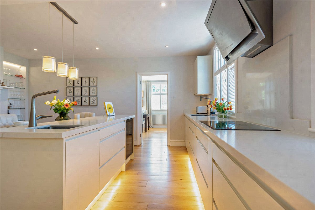 5 bedroom House, Fairview, Andover Road, RG14 - Available, Image 6