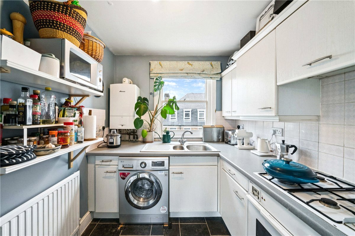 1 bedroom Flat, Marryat Square, Wyfold Road, SW6 - Available, Image 2