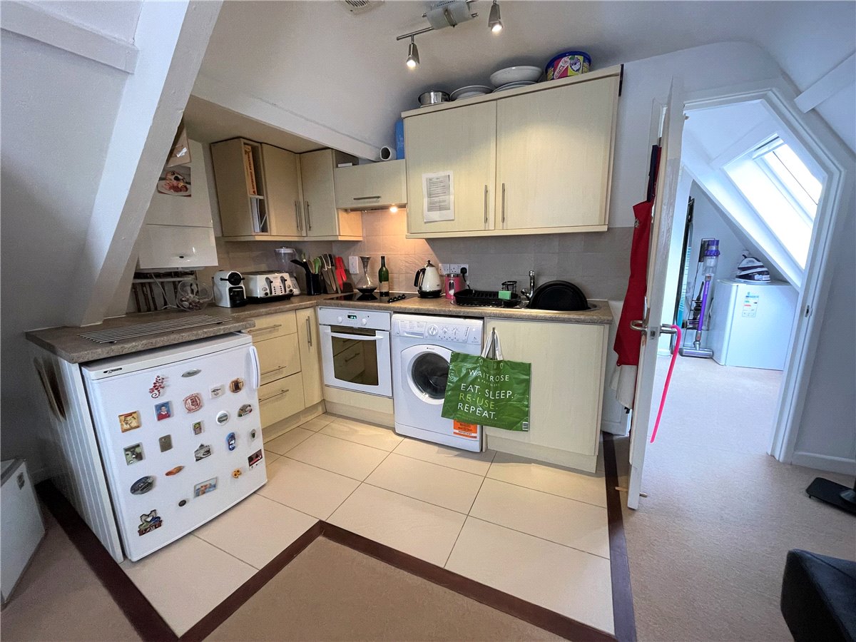 1 bedroom Flat, Marlborough, Wiltshire, SN8 - , Image 2