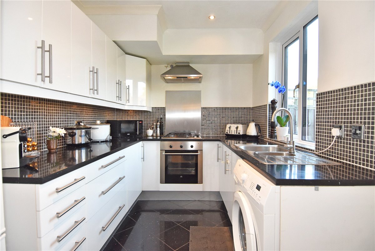 3 bedroom House, Murray Road, Richmond, TW10 - Let Agreed