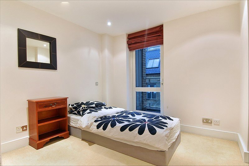 2 bedroom Flat, Barrett Street, Marylebone, W1U - Available, Image 4