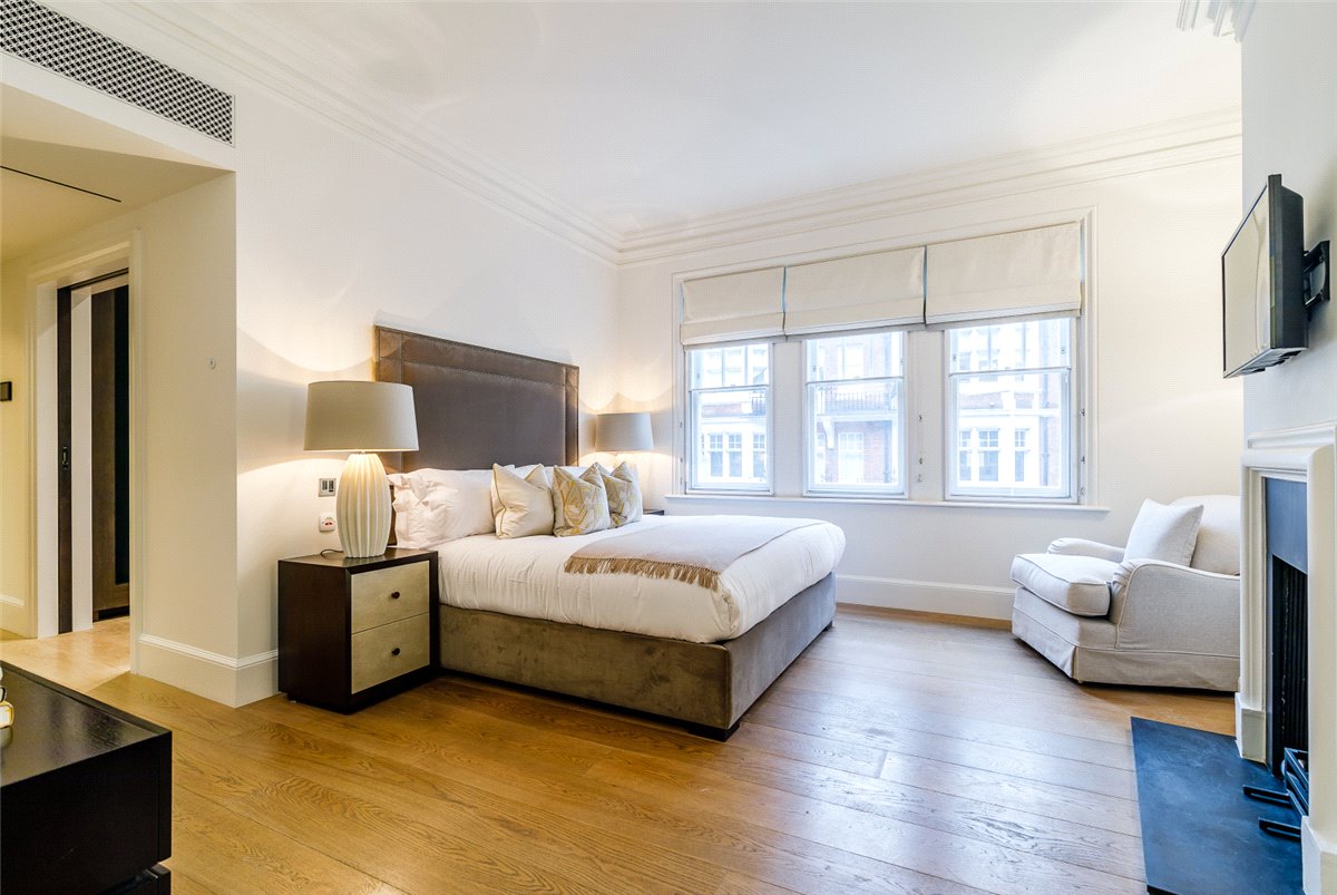 3 bedroom Flat, Duke Street, Mayfair, W1K - Available, Image 4