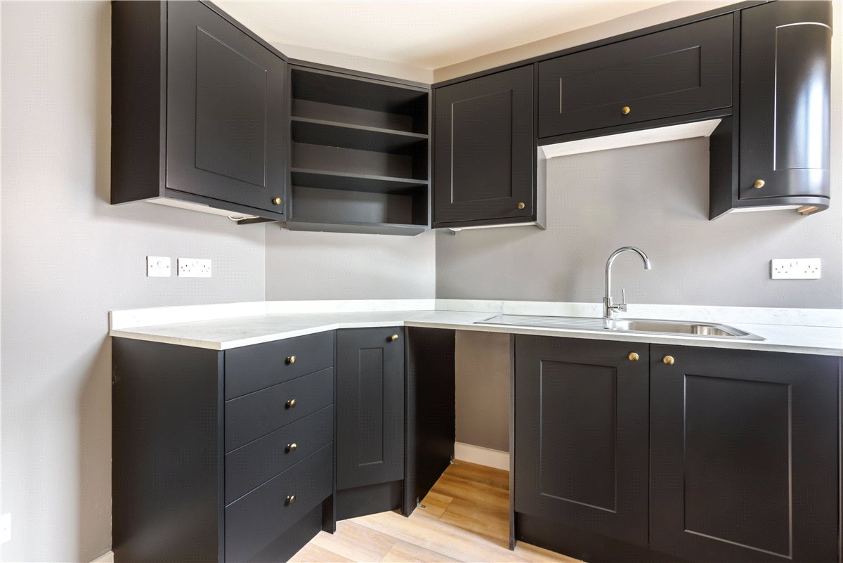 1 bedroom Flat, The Arcade, Newbury, RG14 - , Image 2