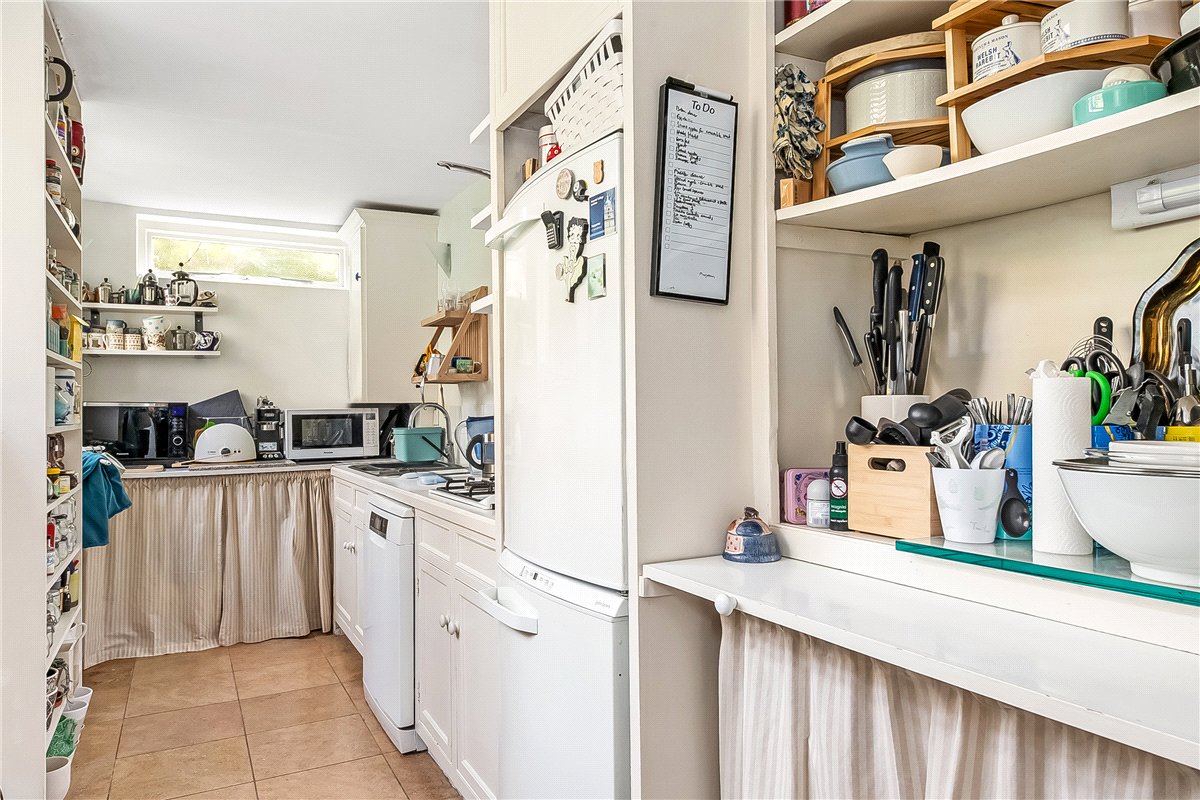 2 bedroom Maisonette, Althorp Road, London, SW17 - Available, Image 8