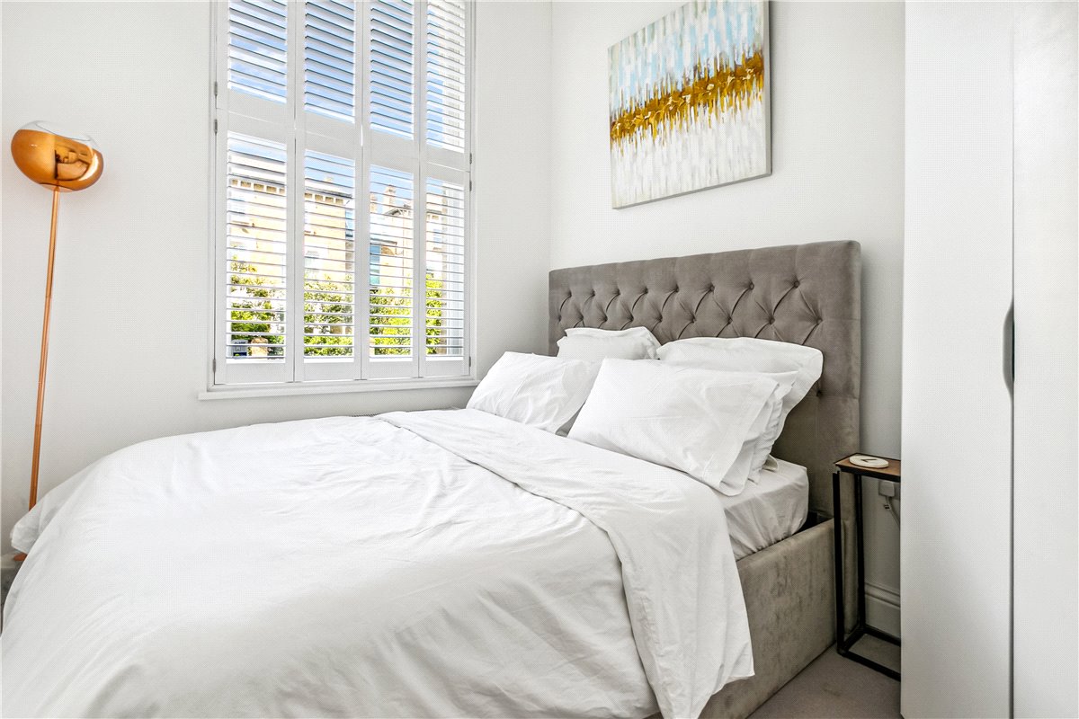 1 bedroom Flat, St. Martins Court, Trinity Road, London, SW17 - Sold, Image 9