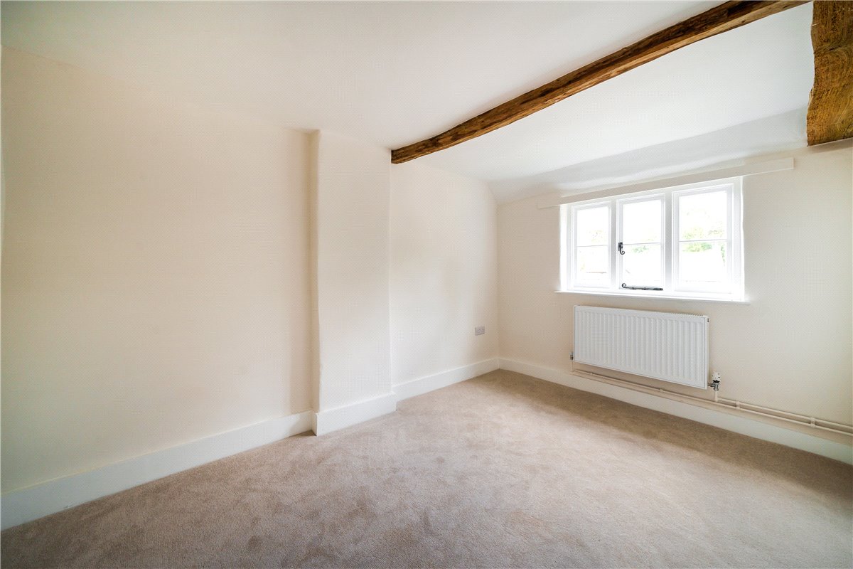 3 bedroom House, Main Street, Turweston, NN13 - Available, Image 9