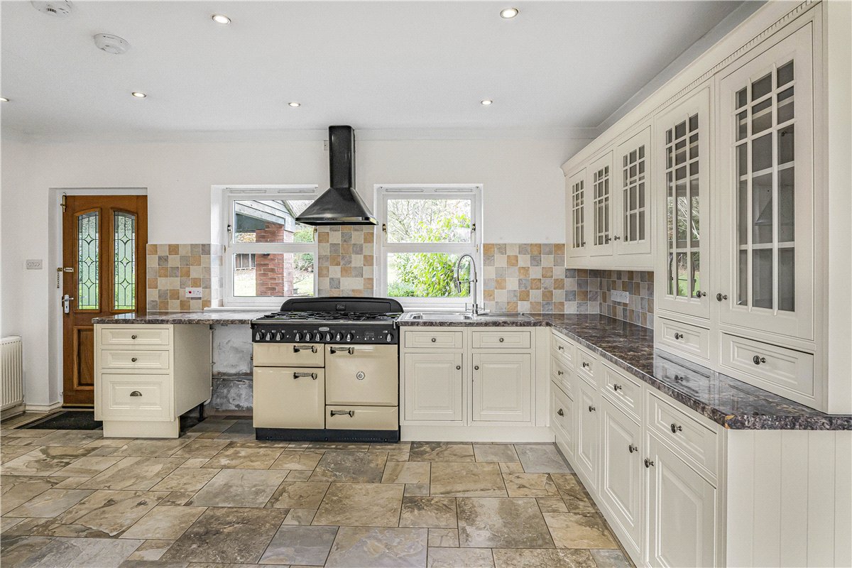 3 bedroom House, Vicarage Road, Stoneleigh, CV8 - Available, Image 10