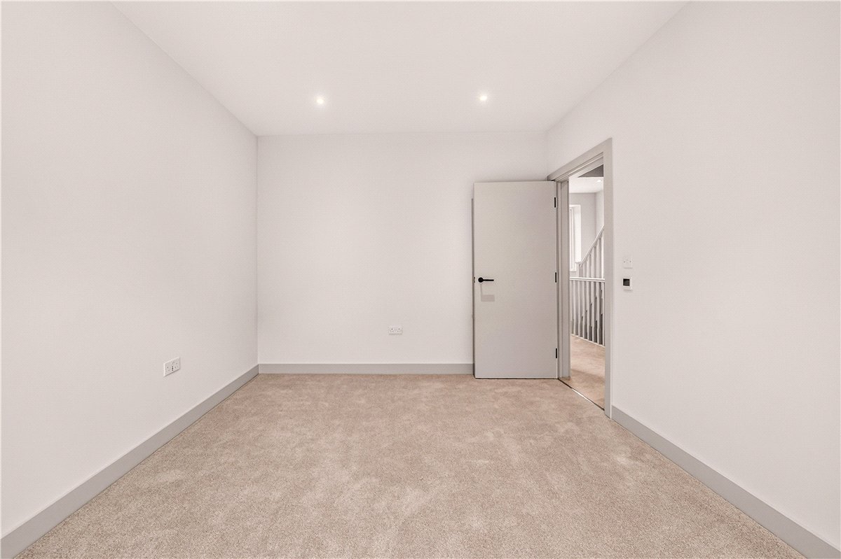 3 bedroom House, Ballast Road, Erith, DA8 - Available, Image 16