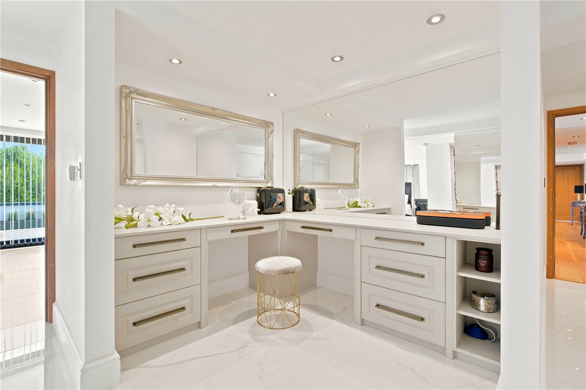 7 bedroom House, Snelsmore Common, Newbury, RG14 - Available, Image 10