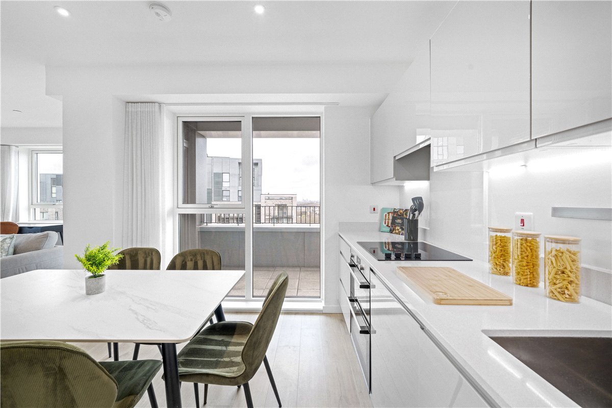 3 bedroom Flat, Heartwell Avenue, London, E16 - , Image 7