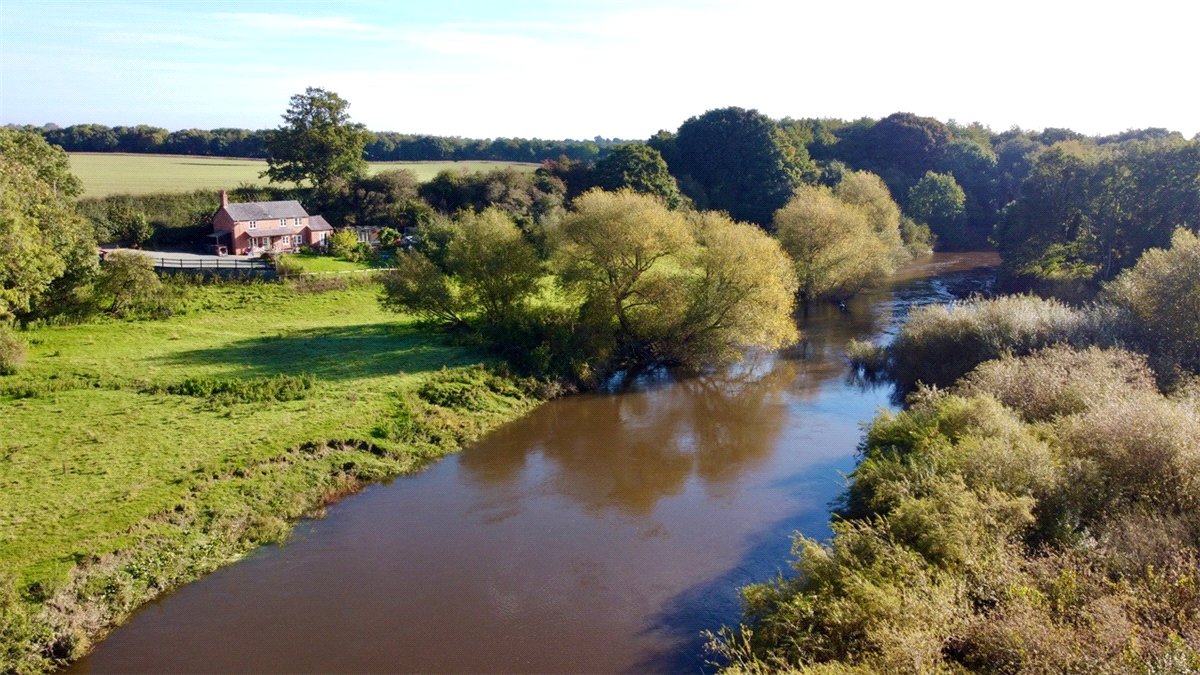 3 bedroom House, Montford, Montford Bridge, SY4 - Available