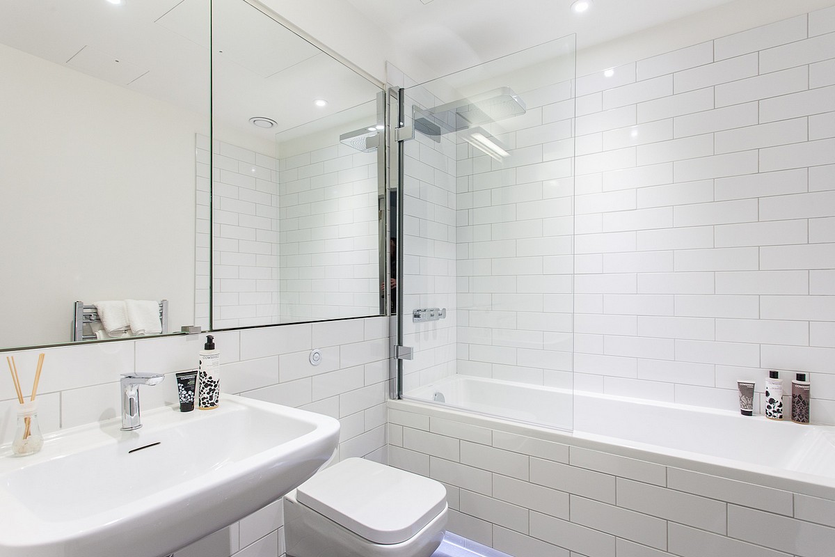 3 bedroom Flat, Rathbone Place, Fitzrovia, W1T - Available, Image 1