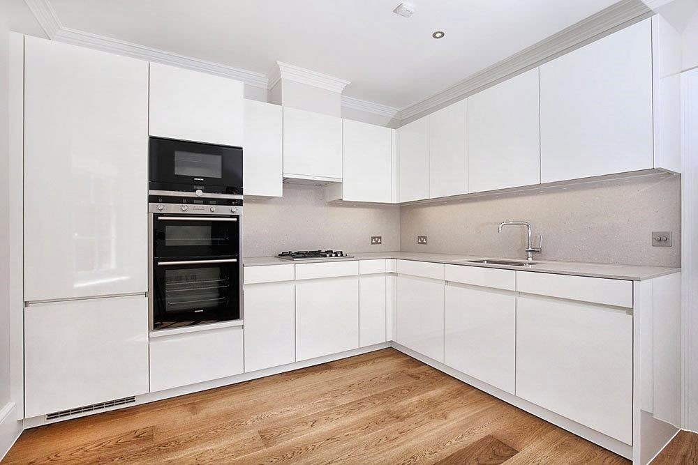 2 bedroom Maisonette, Manchester Street, Marylebone, W1U - Available