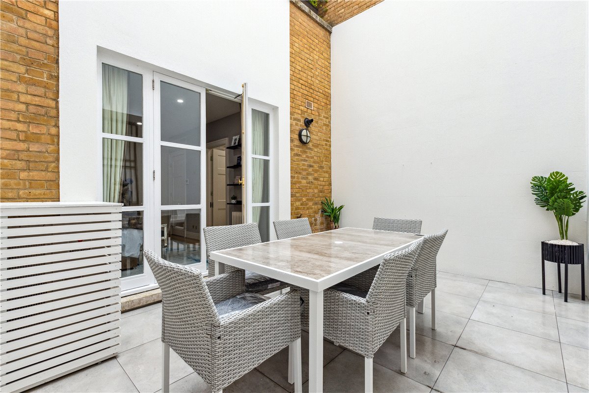 2 bedroom Maisonette, Woods Mews, Mayfair, W1K - Available, Image 4