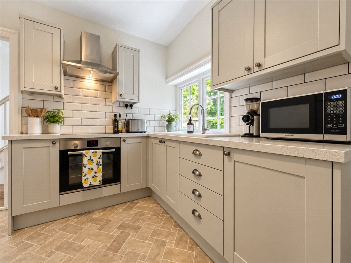 3 bedroom House, Tichborne, Alresford, SO24 - Available, Image 2
