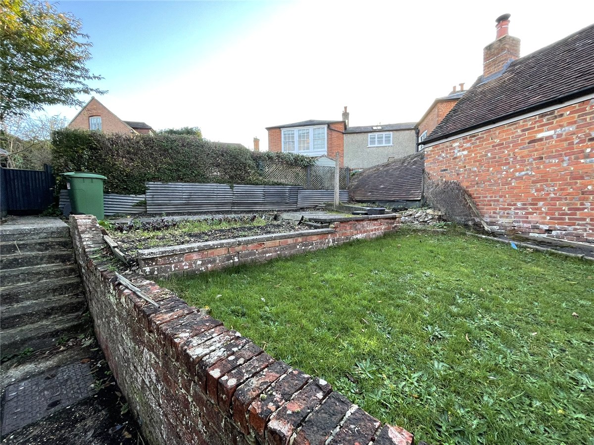 2 bedroom House, Castle Lane, Donnington, RG14 - Let Agreed, Image 5