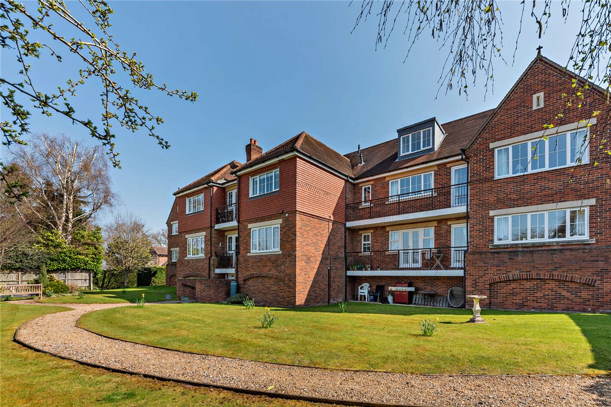 3 bedroom Flat, Woodridge, Newbury, RG14 - Available