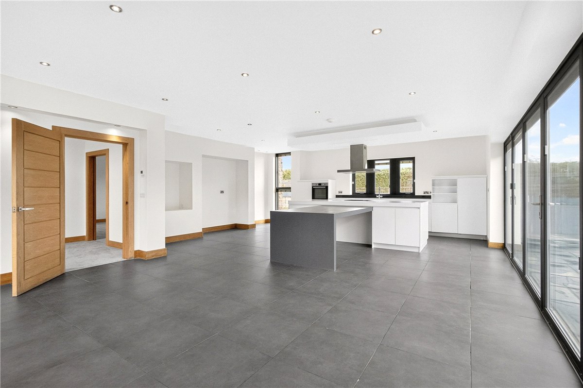 4 bedroom House, Warmfield Lane, Warmfield, WF1 - Available, Image 1