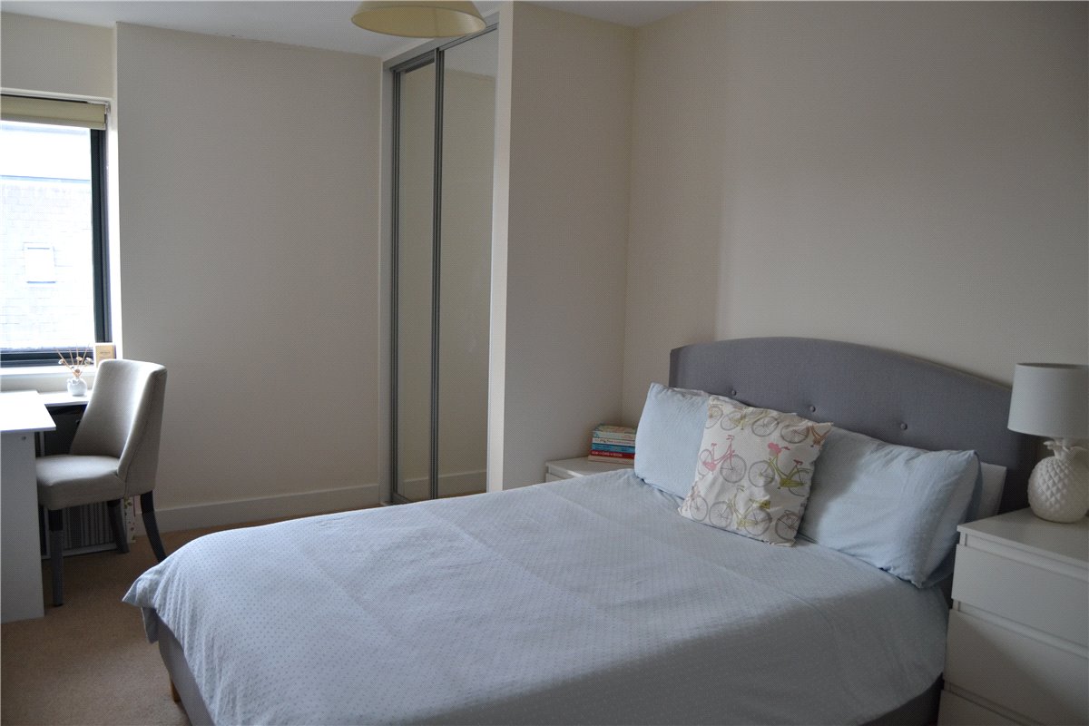 2 bedroom Flat, West Street, Newbury, RG14 - Let Agreed, Image 3