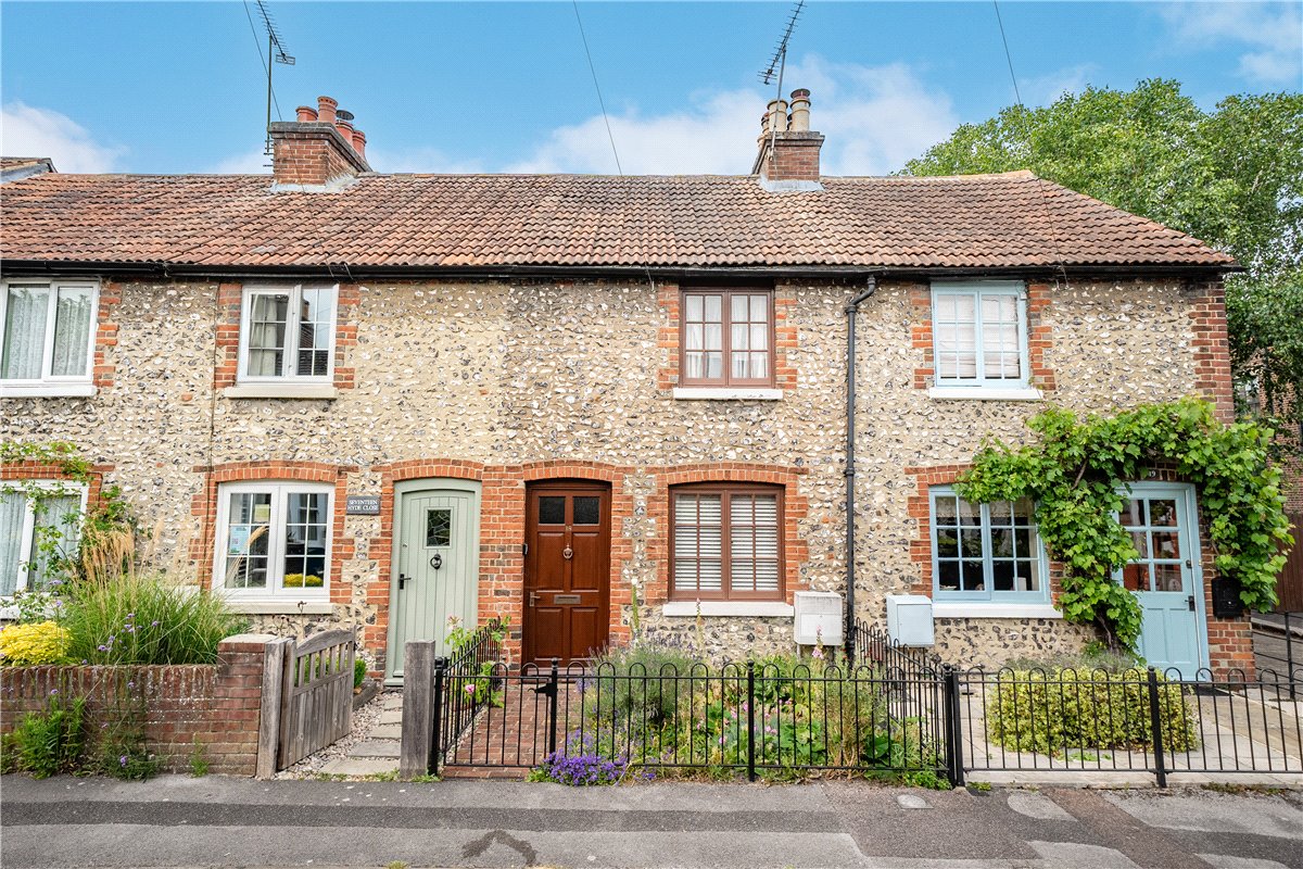 2 bedroom House, Hyde Close, Winchester, SO23 - Sold
