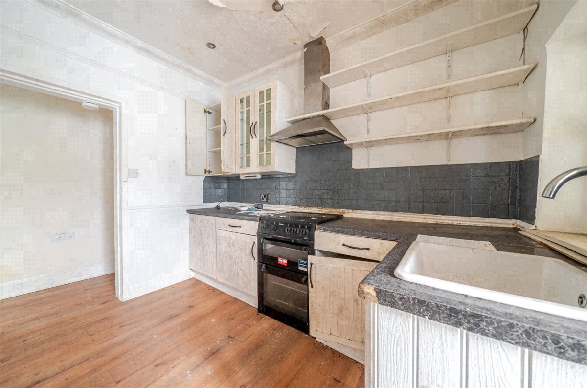 2 bedroom Bungalow, Chester Road, Preston Brook, WA7 - Available, Image 1