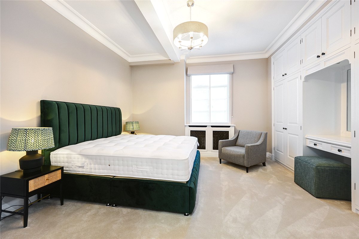 3 bedroom Flat, Grosvenor Square, Mayfair, W1K - Available, Image 9