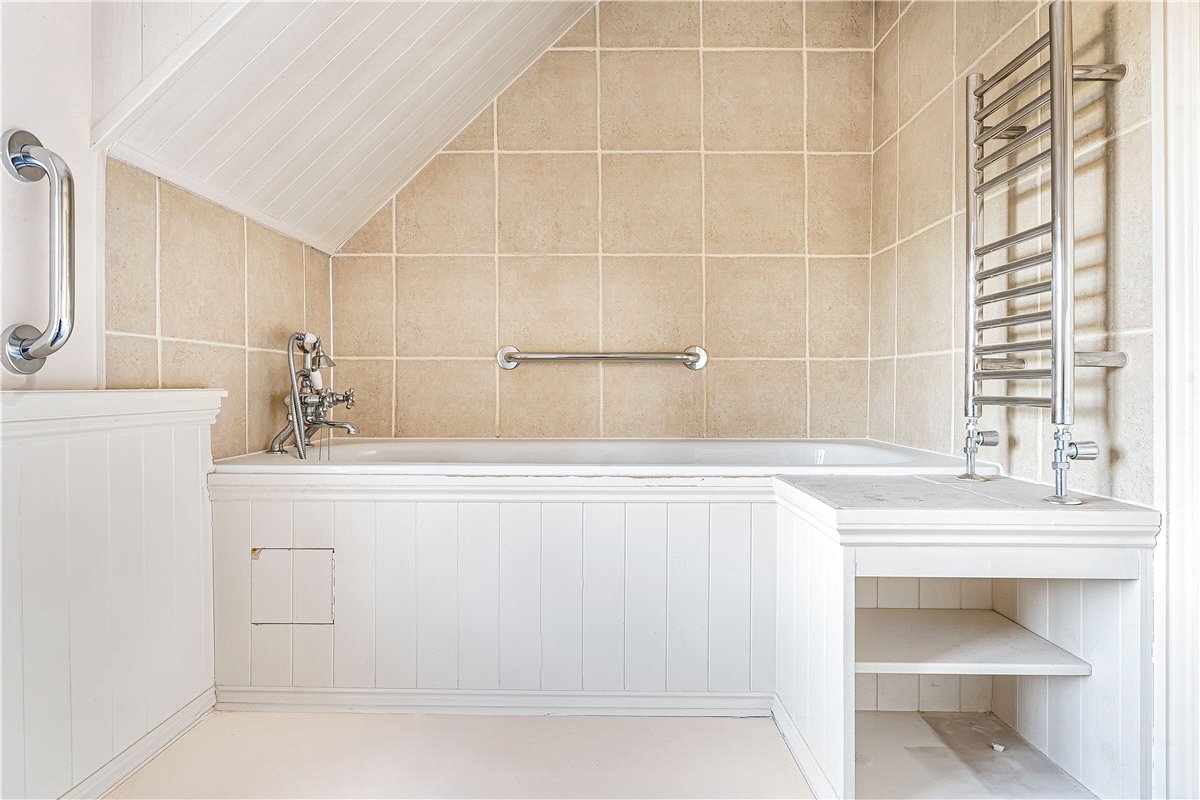 6 bedroom House, Ellesborough Road, Wendover, HP22 - Let Agreed, Image 10