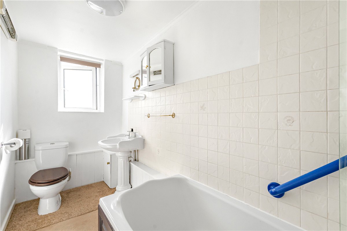 2 bedroom Flat, Manor House, Chapel Lane, OX7 - Let Agreed, Image 6