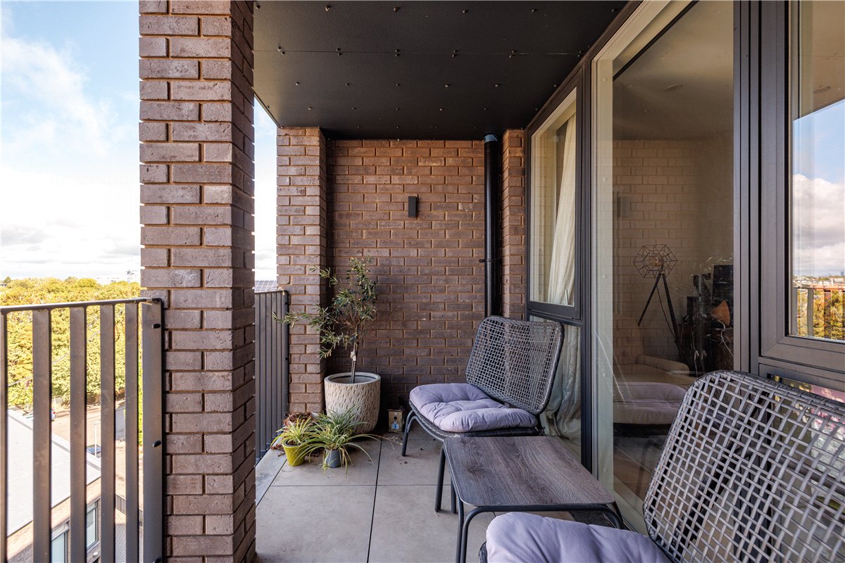3 bedroom Flat, Ravensbury Terrace, London, SW18 - Available, Image 16