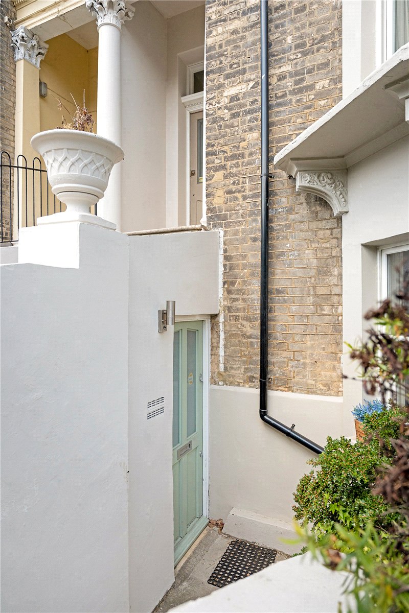 2 bedroom Flat, North Side Wandsworth Common, London, SW18 - Available, Image 7