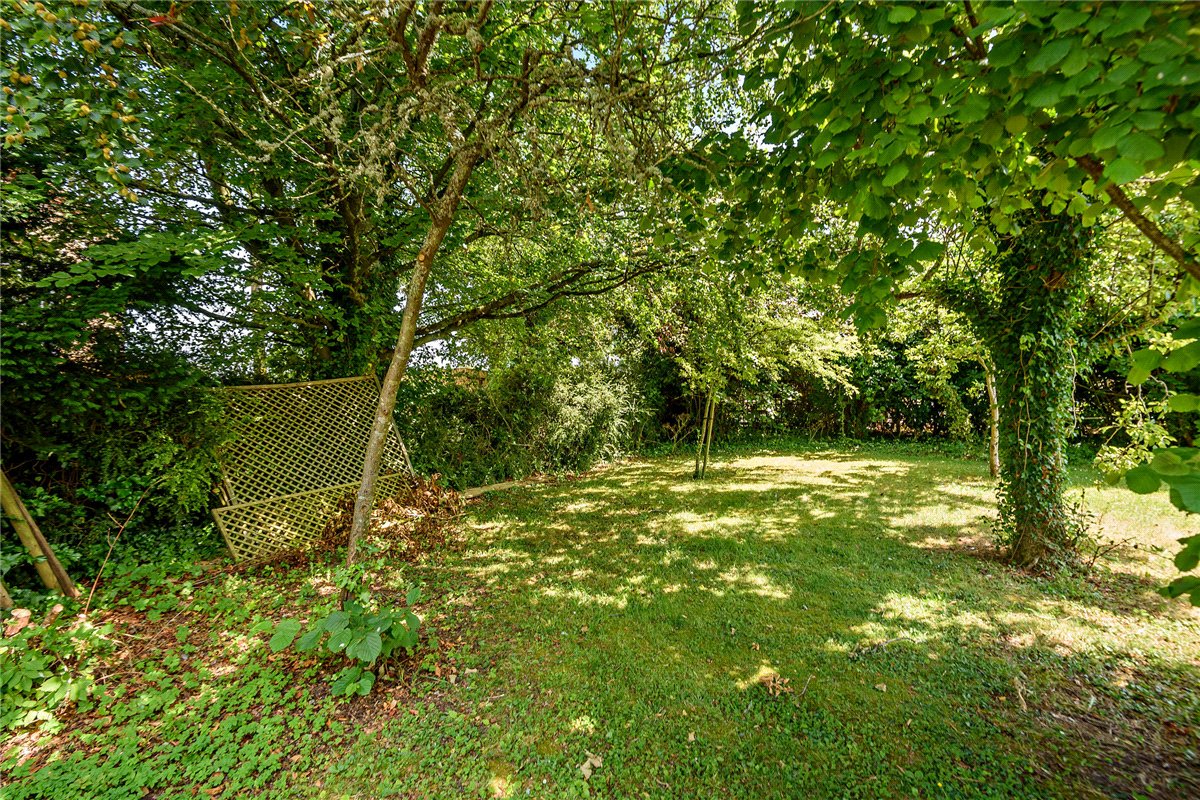 4 bedroom House, The Thicket, Leckhampstead, RG20 - Available, Image 7