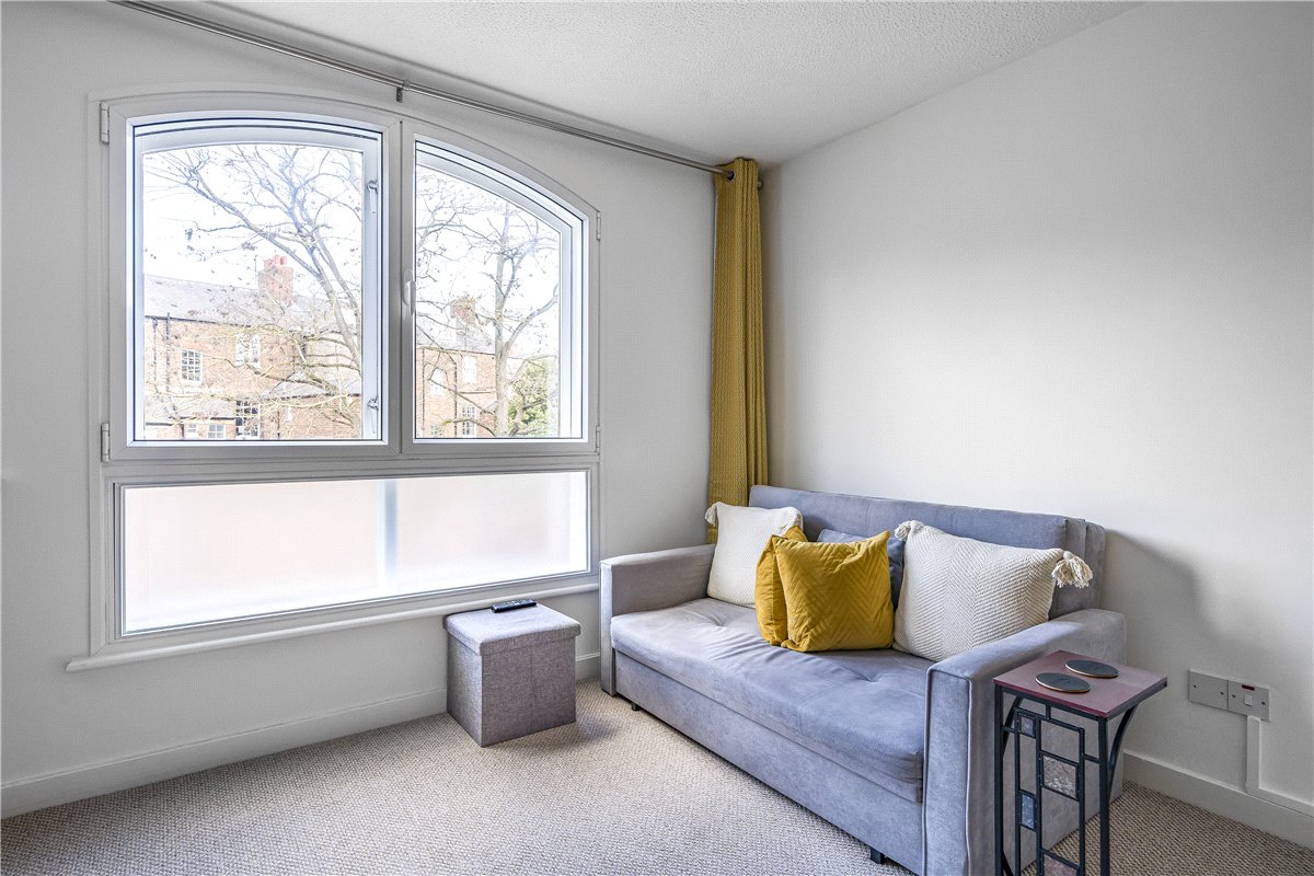 2 bedroom Flat, The Chilterns, Gloucester Green, OX1 - , Image 12