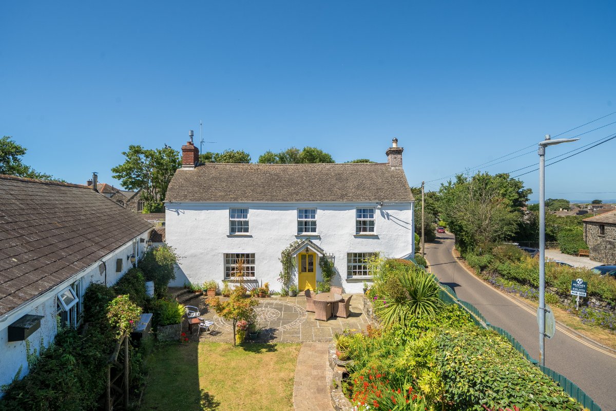5 bedroom House, Lender Lane, Mullion, TR12 - Available