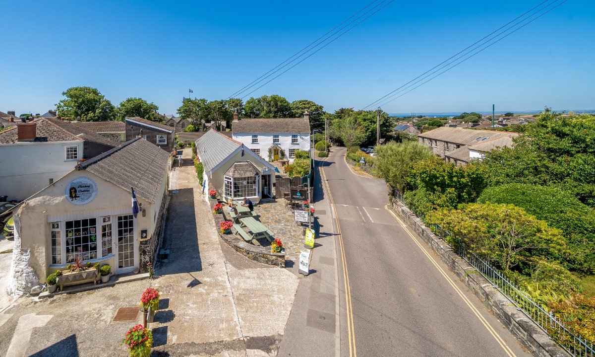 5 bedroom House, Lender Lane, Mullion, TR12 - Available