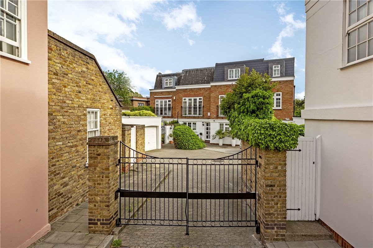 3 bedroom House, Swan Place, Barnes High Street, SW13 - , Image 14