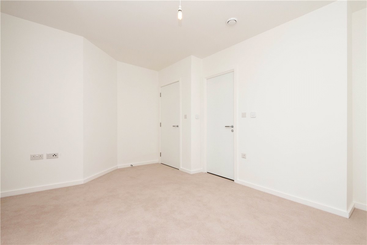 3 bedroom Flat, Heartwell Avenue, London, E16 - , Image 16