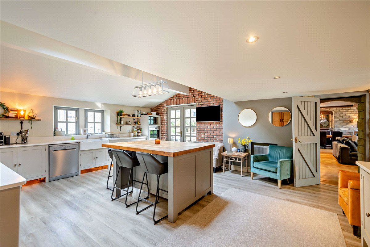 6 bedroom House, Micklethwaite Lane, Bingley, BD16 - Available, Image 3