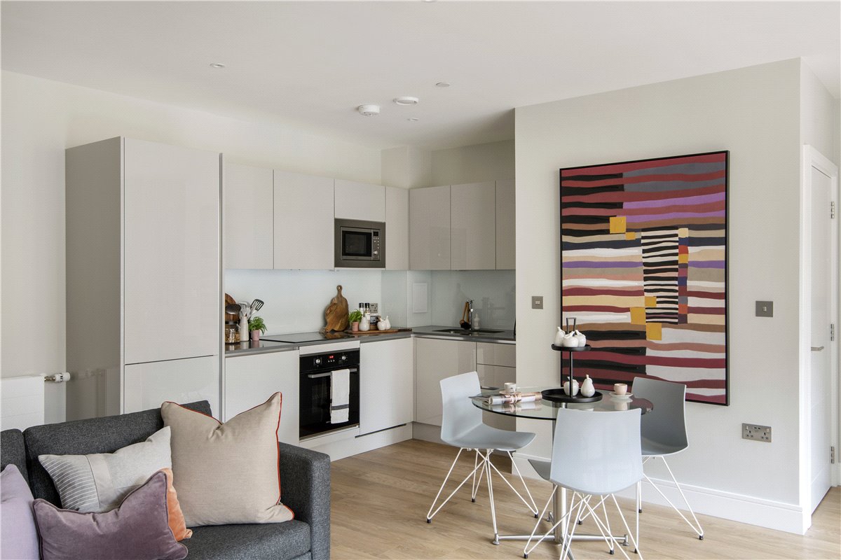 2 bedroom Flat, Greyhound Parade, Wimbledon Grounds, London, SW17 - Available, Image 4