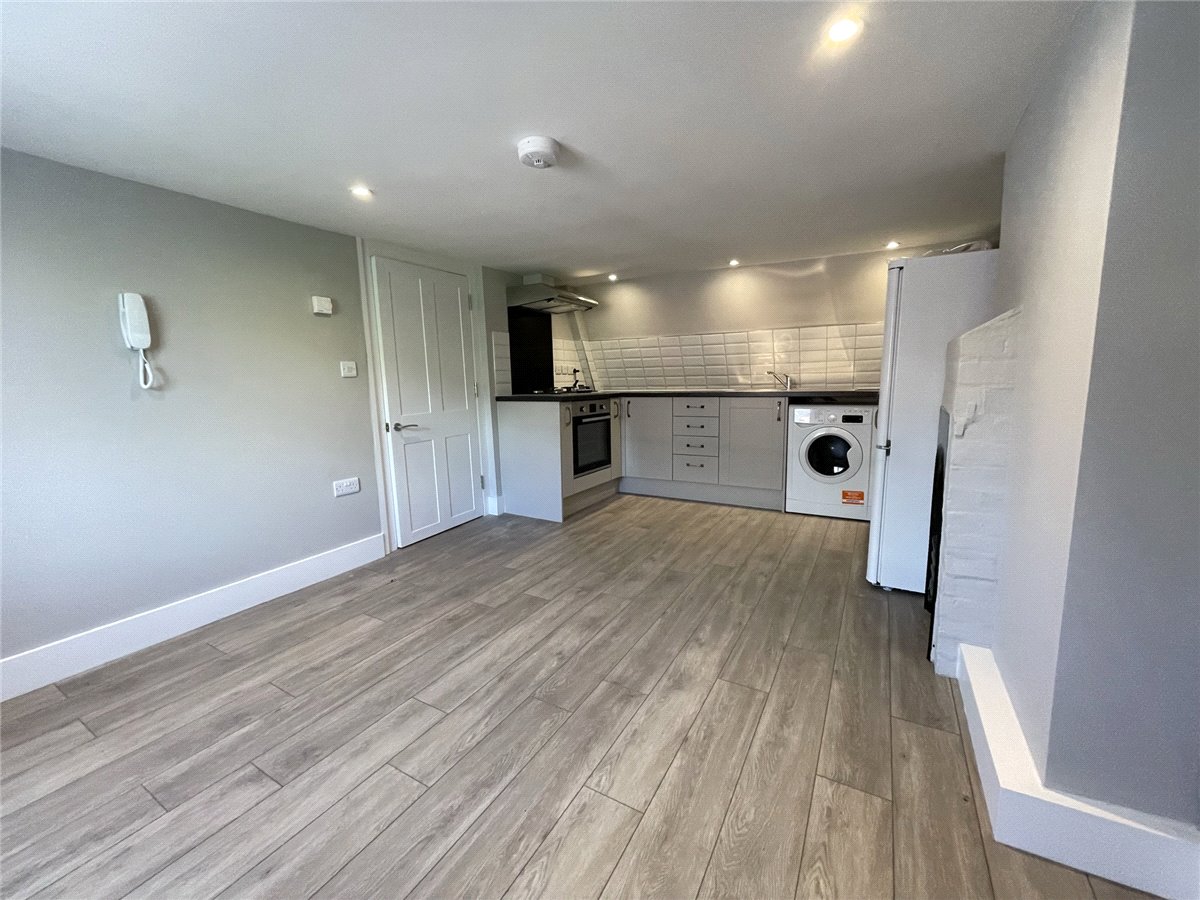 1 bedroom Flat, The Broadway, Newbury, RG14 - , Image 1